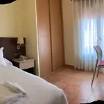 Monasterio De Rueda בית הארחה 3*