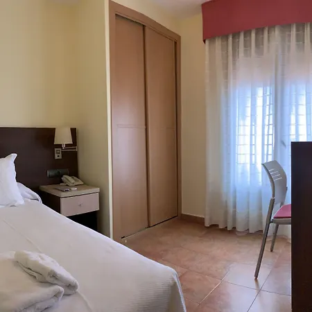 Pensionat Monasterio De Rueda 3*